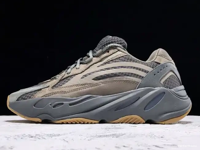 Geode v2 700 Yeezy EG6860 Adidas Boost 0512